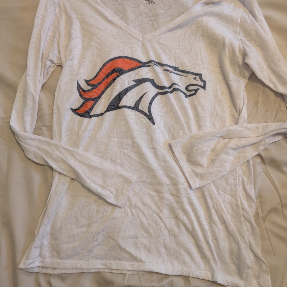 Denver Broncos Women's Long Sleeve White Tee With Sheer Bronco Accents Size M